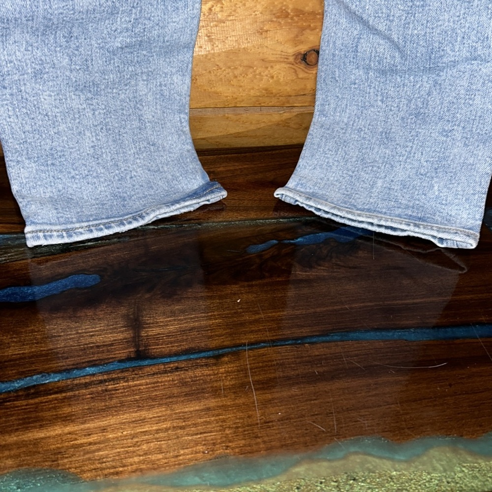 American Eagle Like New AE77 Premium Skinny Jeans Size 6 Reg. in Light Destroy - Picture 14 of 15